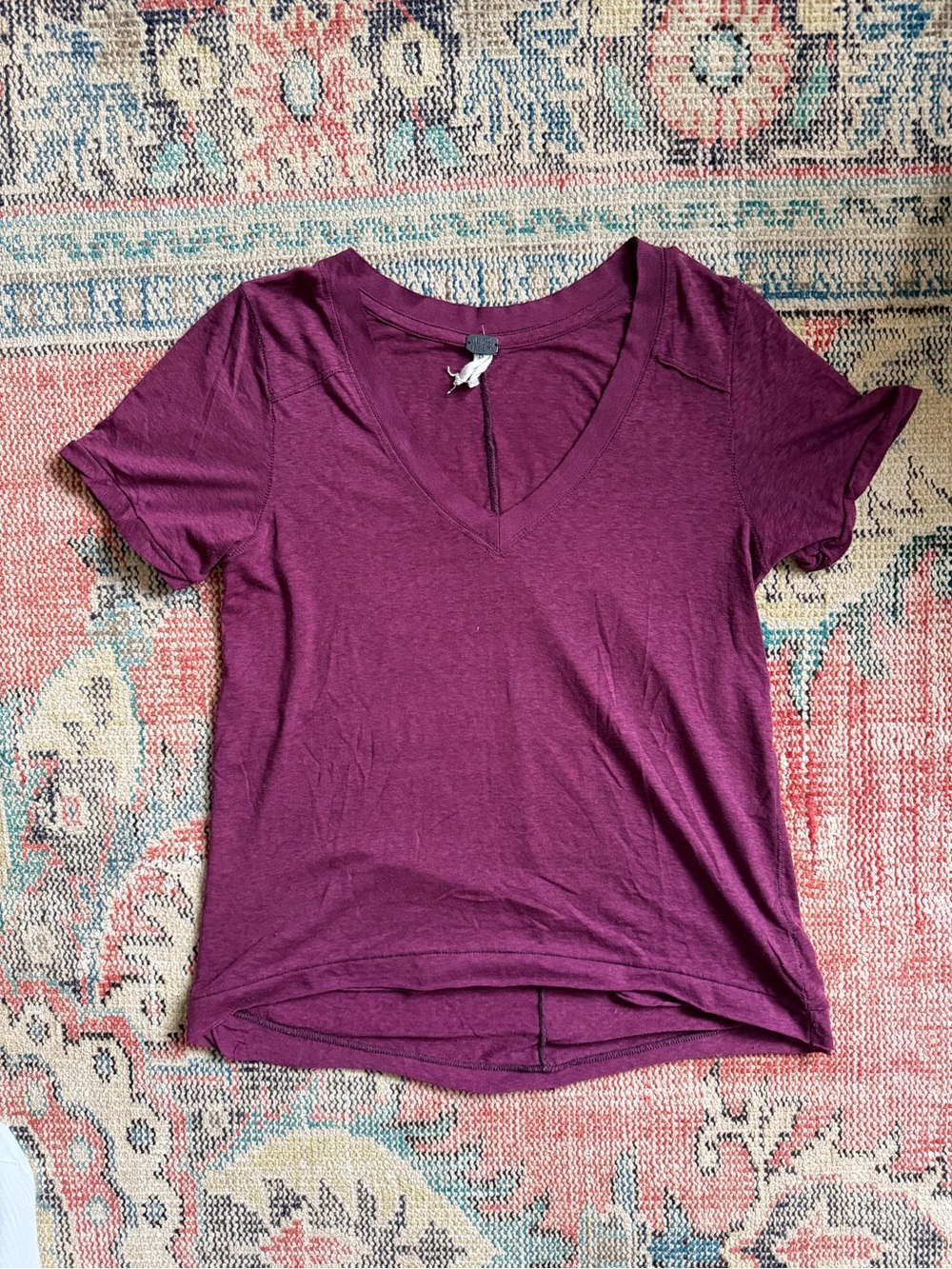 FREE PEOPLE V-NECK TEE